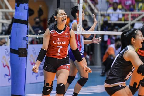 Cignal downs Creamline off crucial 2nd.